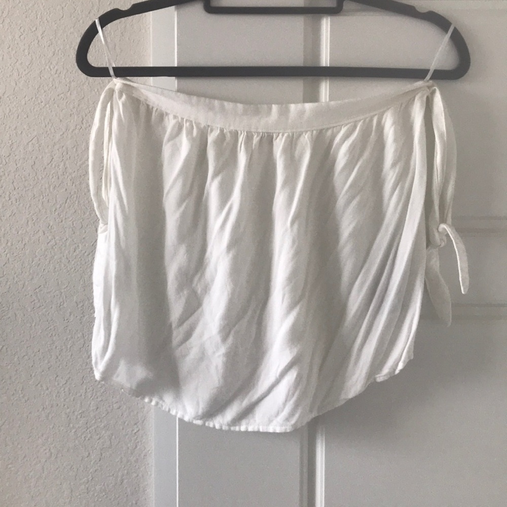 Hollister white top